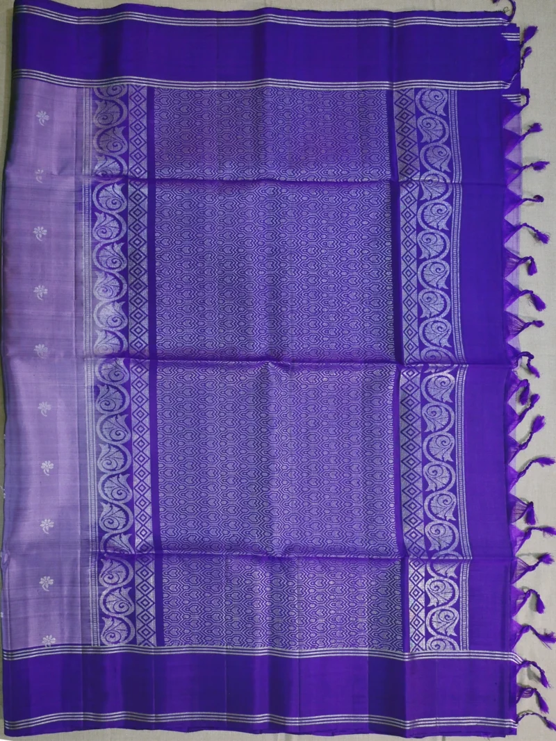 Pallu of lavender soft silk Kanchipuram saree