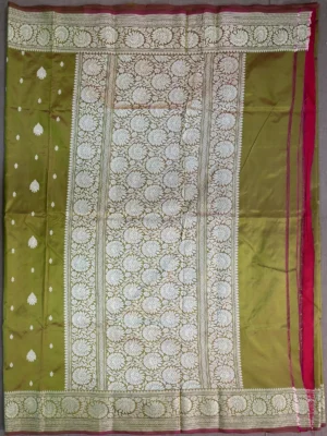 Pallu of Mehndi green pure silk saree