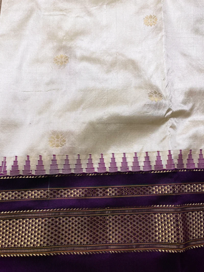 Border closeup of pearl colour pure silk Irkal saree
