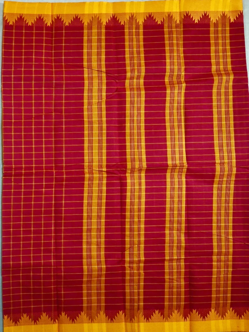 Pallu of brown cotton saree with yellow bprder.