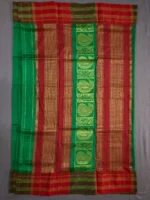 Pallu of green pure silk Narayan Peth saree.