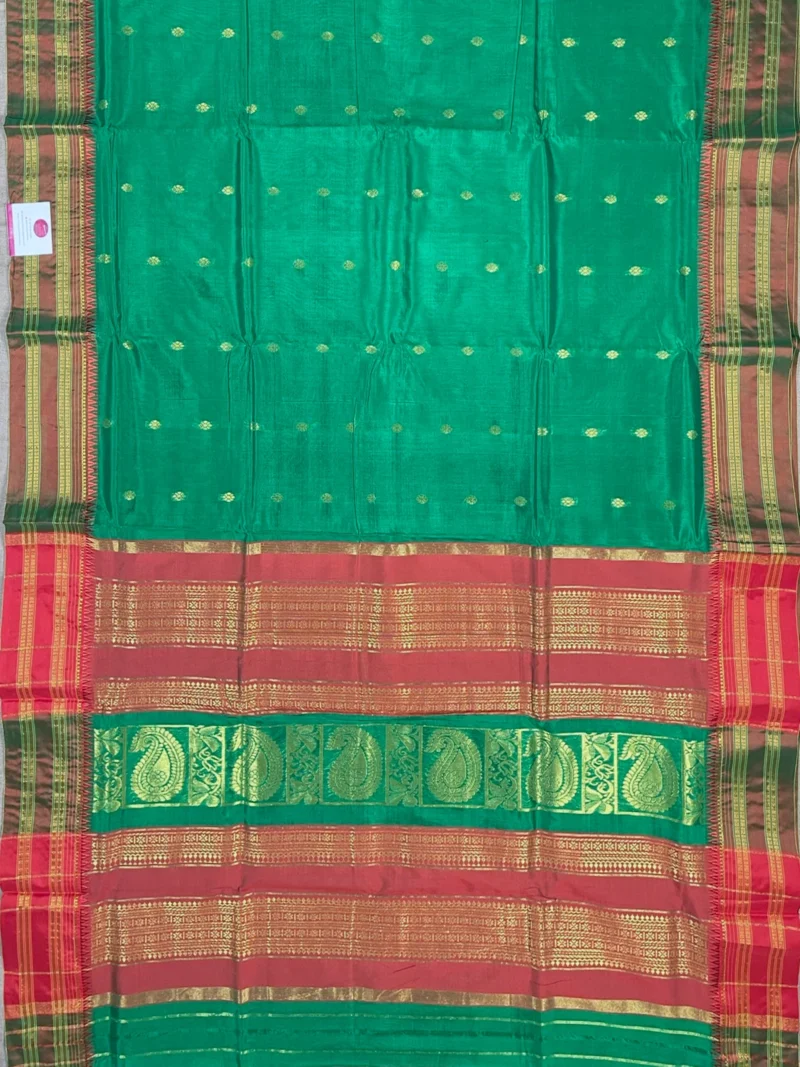 Pallu of green pure silk Narayan Peth saree