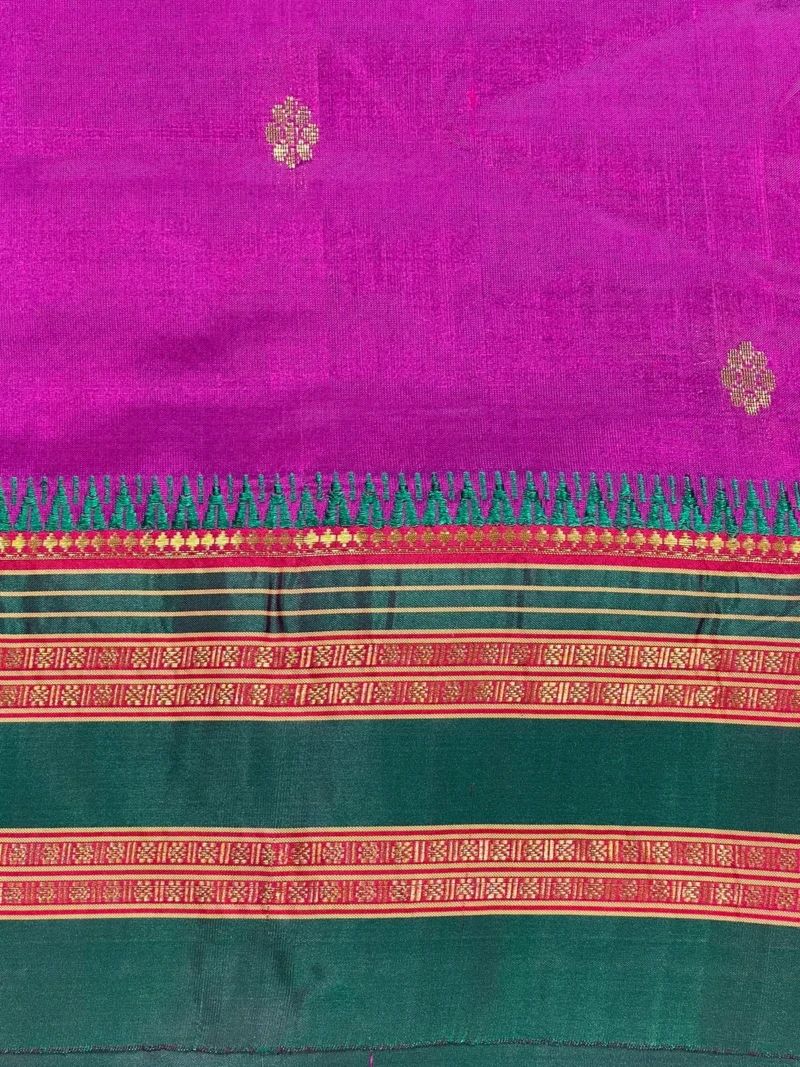 Closeup of the border