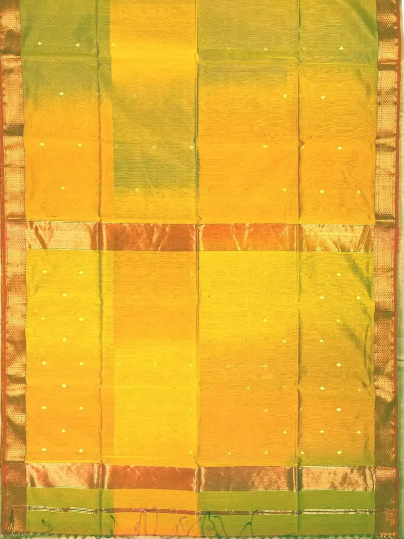 Pallu of Olive green shaded Maheshwari silk cotton saree
