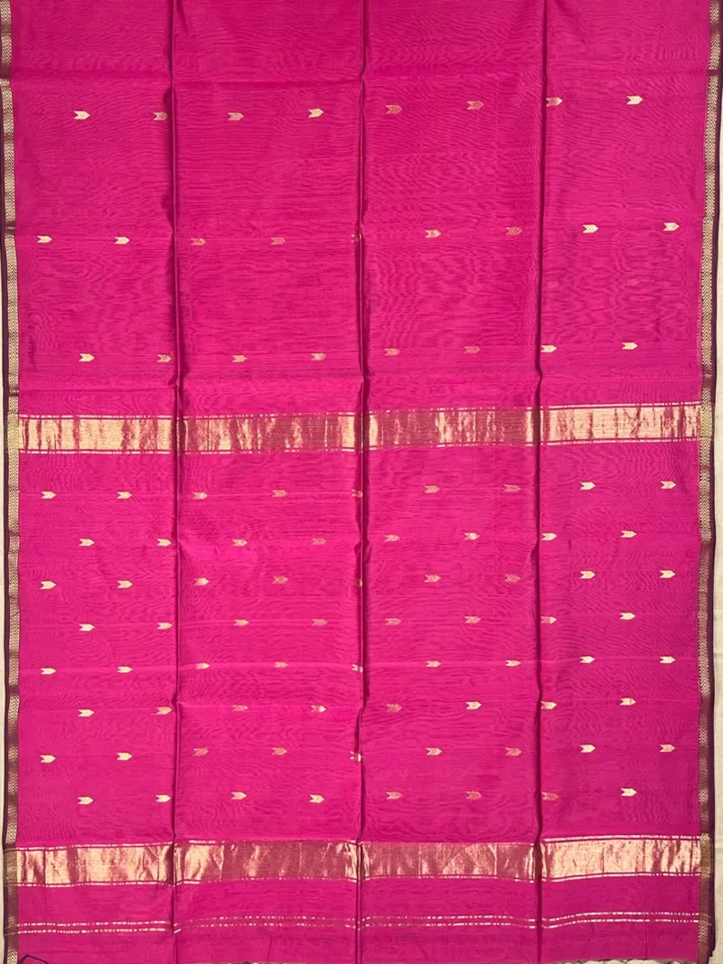 Pallu of Magenta silk-cotton Maheshwari saree
