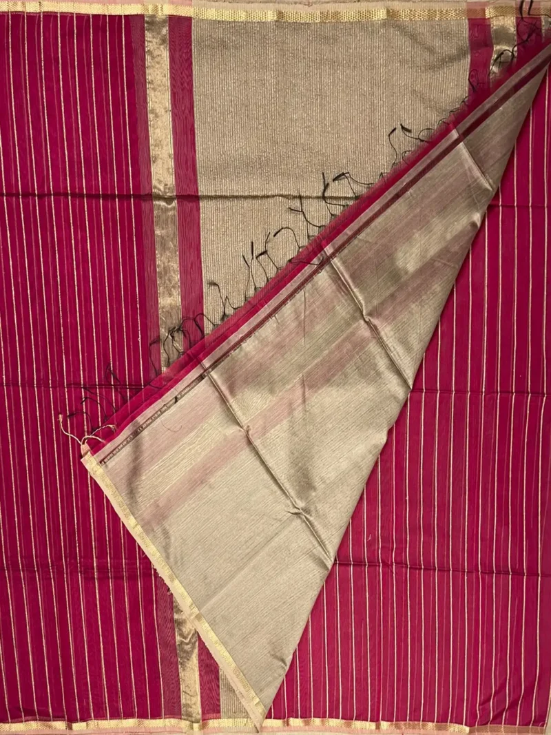Blouse of maroon Maheshwari silk cotton saree with thread lines