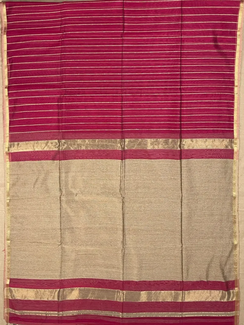 Pallu of maroon Maheshwari silk cotton saree with thread lines
