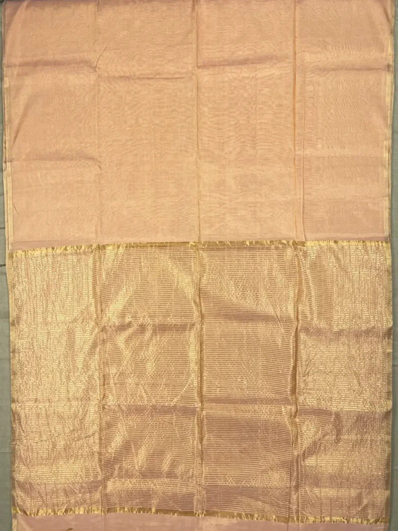 Pallu of peach colour plain tissue-cotton Maheshwari saree