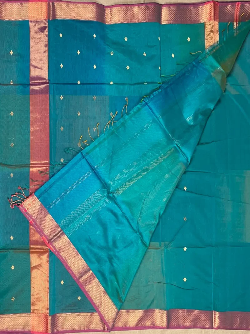 Blouse of peacock blue Shaded Maheshwari silk-cotton saree with butti