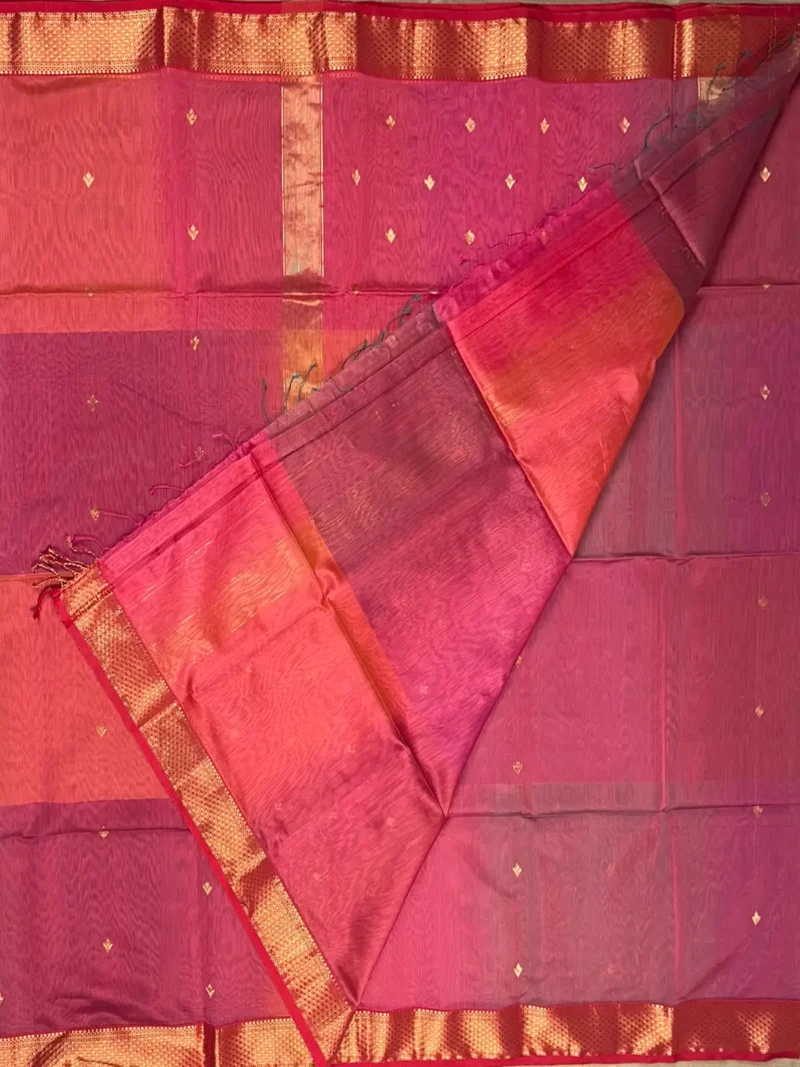 Blouse of pink Shaded Maheshwari silk-cotton saree with butti
