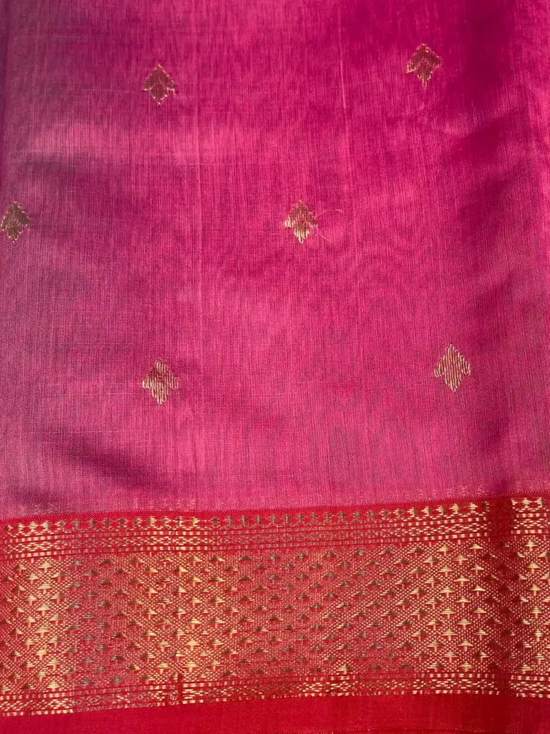 Border closeup of pink Shaded Maheshwari silk-cotton saree with butti
