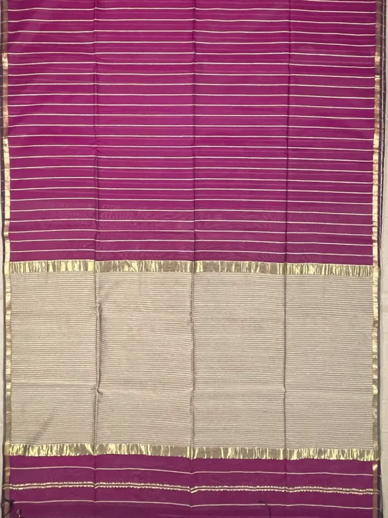 Pallu of purple Maheshwari silk cotton saree with thread lines