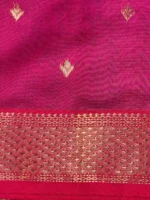 rani pink-shaded-Maheshwari silk-cotton-border closeup Border closeup of rani pink Shaded Maheshwari silk-cotton saree with butti