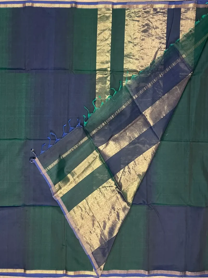 Blouse of Green shaded plain silk-cotton Maheshwari saree